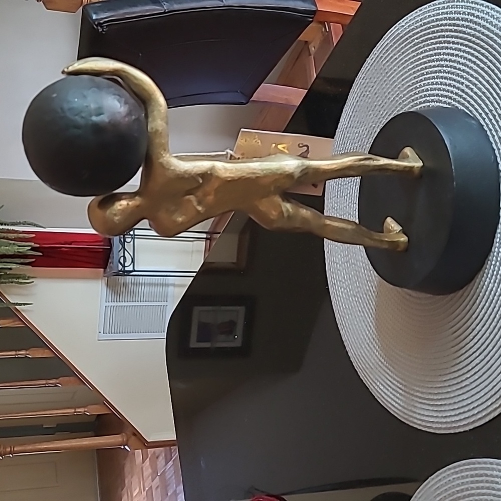 Strong Man Statue - Picture 5 of 10